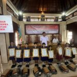 Dukung Pendidikan, Pemdes Sebatu Salurkan Beasiswa Prestasi bagi Puluhan Siswa SD dan SMP