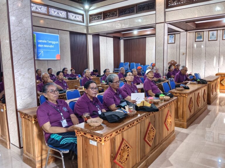 Menolak Tua Sebelum Bahagia: Sekolah Lansia Sebatu Bedah Strategi Kelola Stres Lewat Permainan Seru