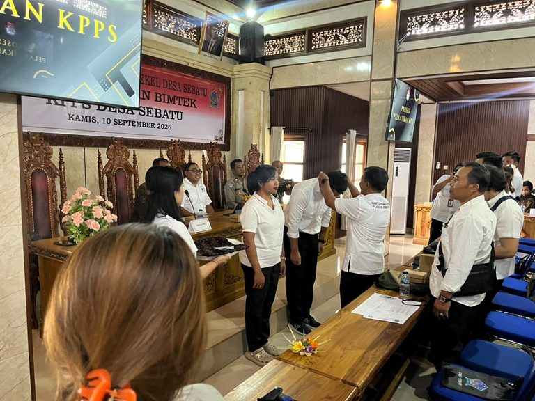 Kawal Pesta Demokrasi Desa, Anggota KPPS Pemilihan Perbekel Sebatu Resmi Dilantik dan Dibekali Bimtek